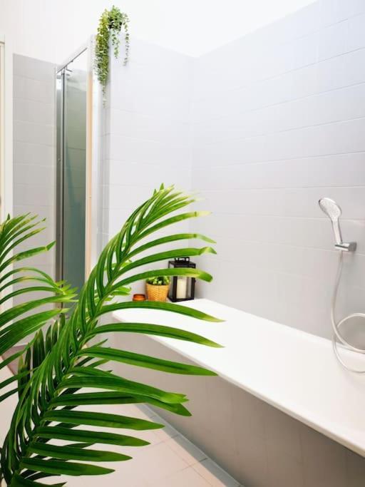 Sunny Flat 50 Meters From The Metro Milão Exterior foto