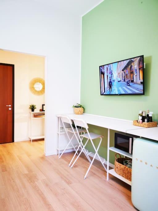 Sunny Flat 50 Meters From The Metro Milão Exterior foto