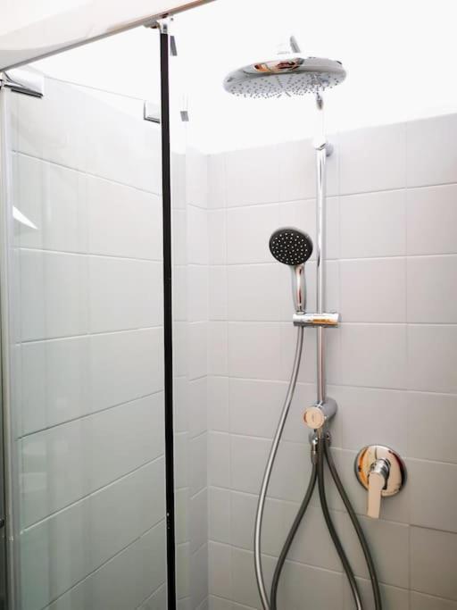 Sunny Flat 50 Meters From The Metro Milão Exterior foto