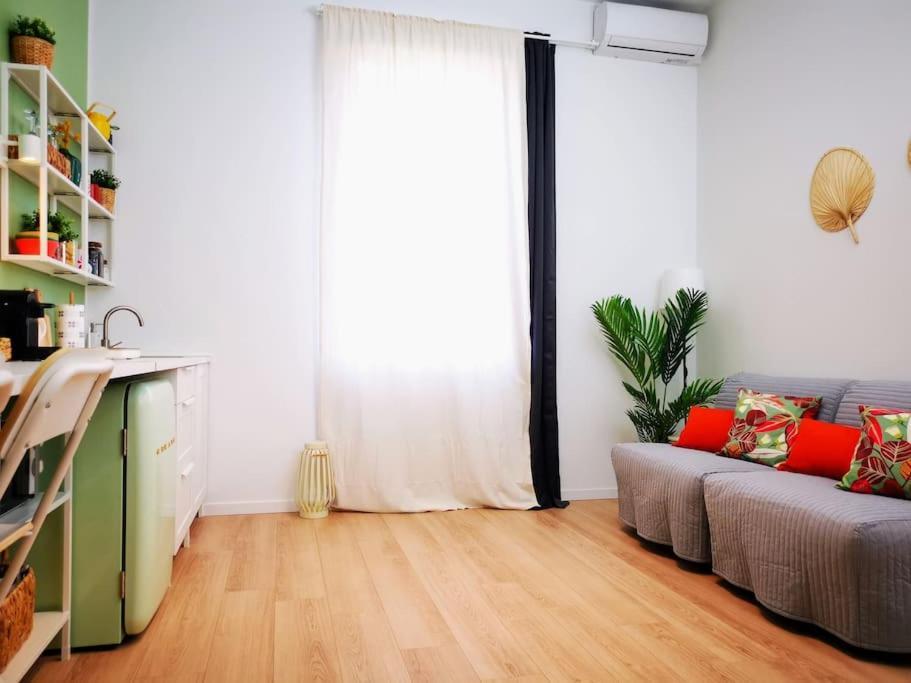 Sunny Flat 50 Meters From The Metro Milão Exterior foto
