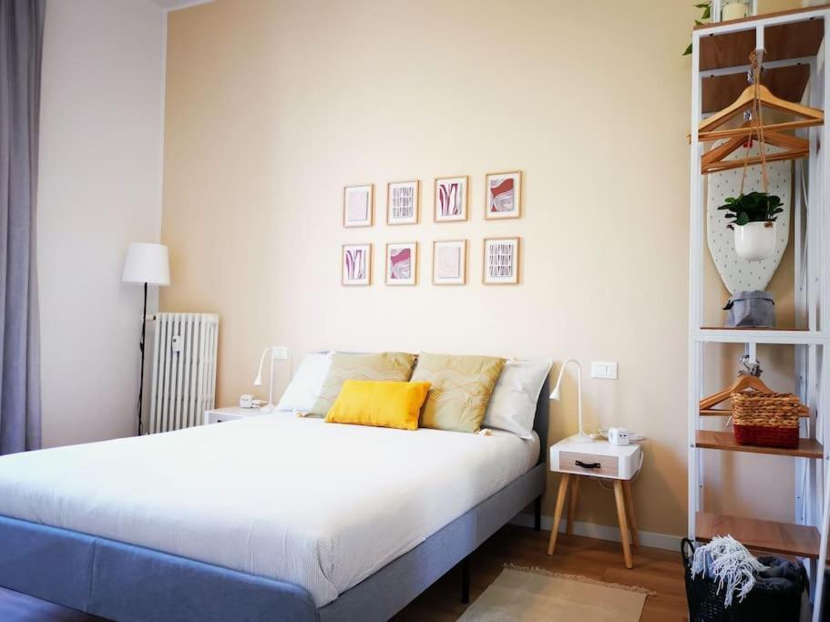 Sunny Flat 50 Meters From The Metro Milão Exterior foto