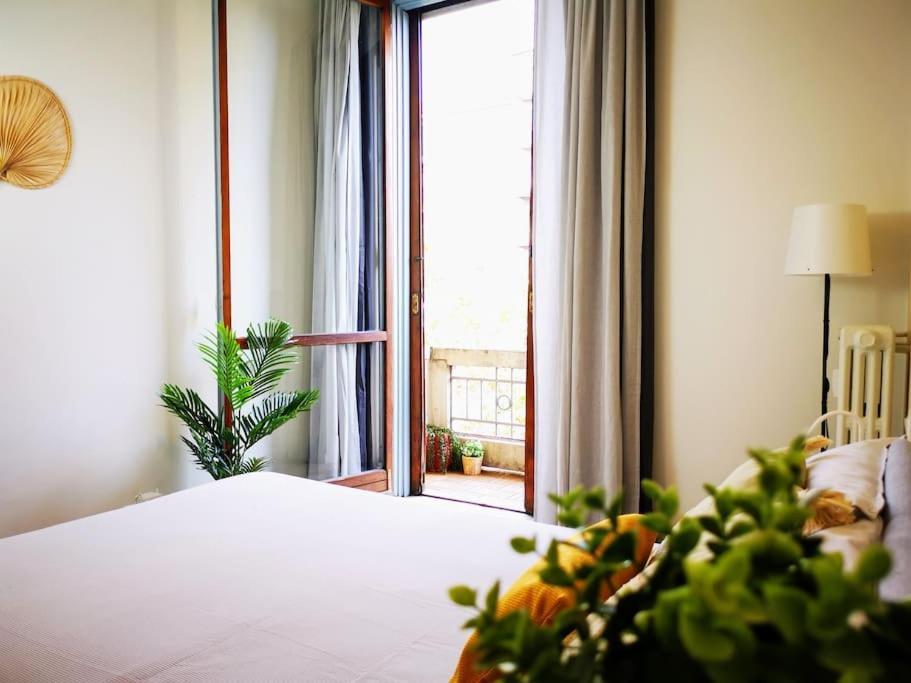 Sunny Flat 50 Meters From The Metro Milão Exterior foto