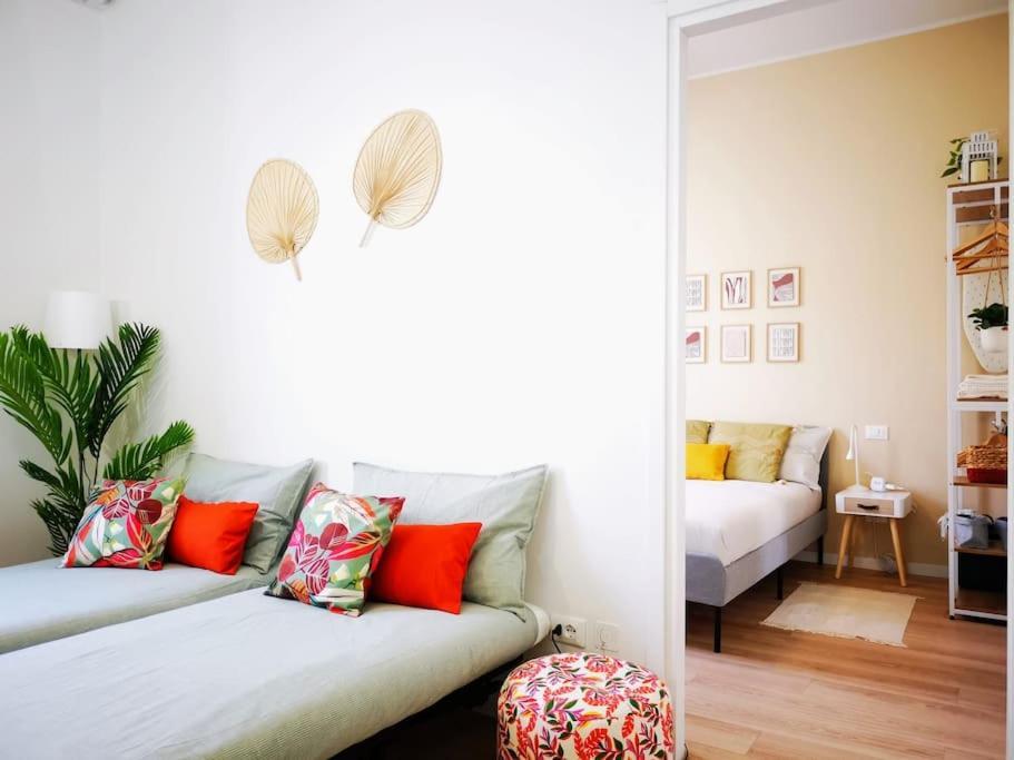 Sunny Flat 50 Meters From The Metro Milão Exterior foto