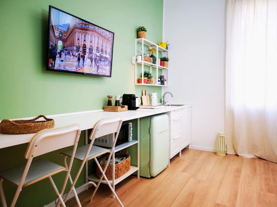 Sunny Flat 50 Meters From The Metro Milão Exterior foto